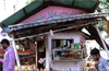 MCC evicts petty shops near bus stand, Rao and Rao Circle